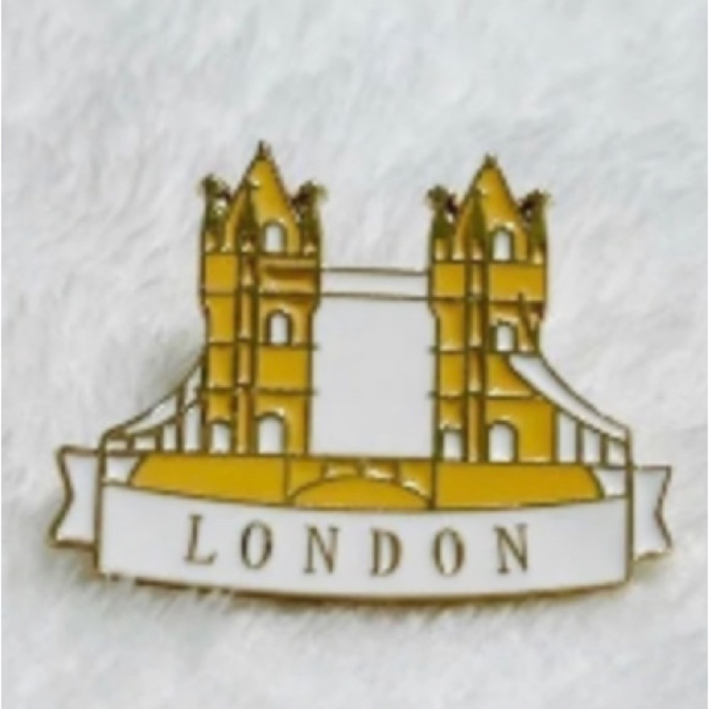 NEW-Burberry Limited Edition Collectible Pin- London Bridge